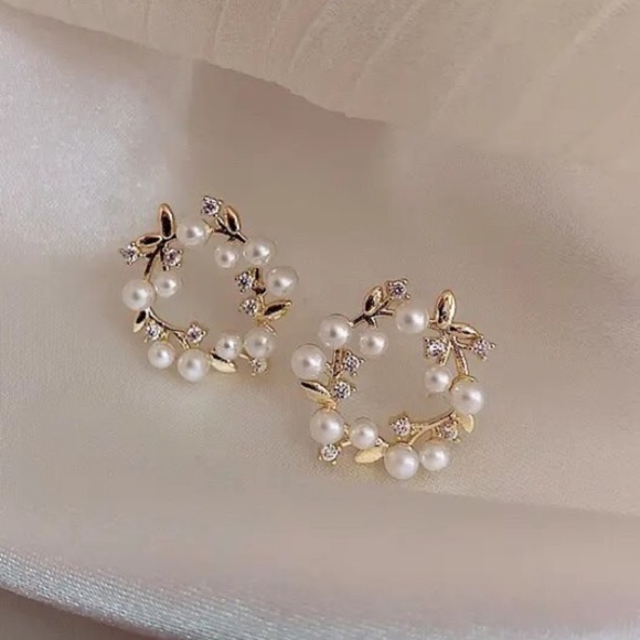 🆕NEW 14K Gold Plated Diamond Round Pearl Stud Earrings - Picture 1 of 9